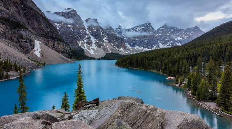 visit moraine lake